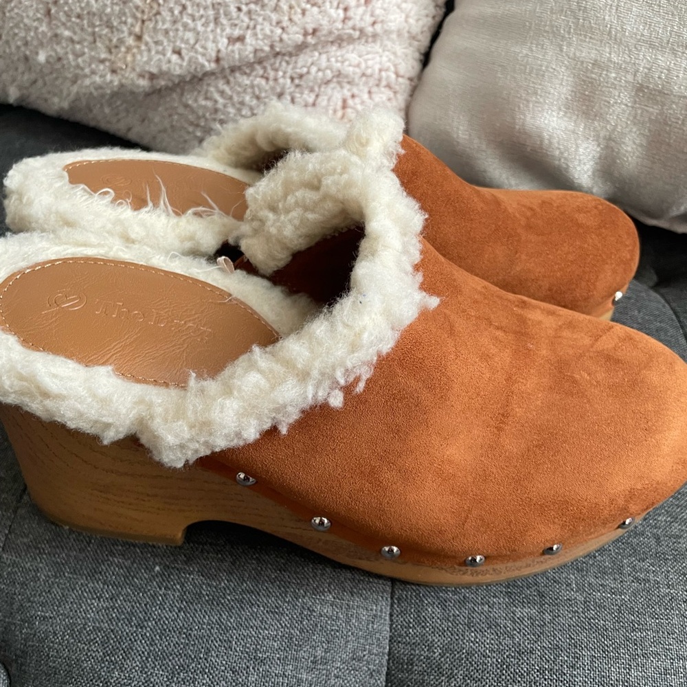 Cozy Shearling-Lined Tan Clogs - image 3